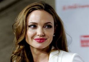 Angelina Jolie ikizleriyle lunaparkta